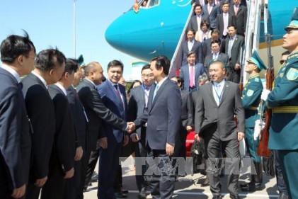 Thủ tướng Nguyễn Tấn Dũng tới Kazakhstan 