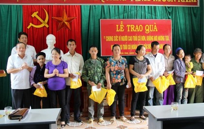Hướng tới “Tháng hành động vì NCT Việt Nam” năm 2016<P>Tỉnh Lạng Sơn tập trung giúp đỡ NCT có hoàn cảnh cô đơn không nơi nương tựa