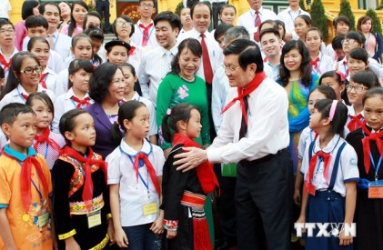 Chủ tịch nước Trương Tấn Sang gặp mặt các cháu thiếu nhi có hoàn cảnh khó khăn 