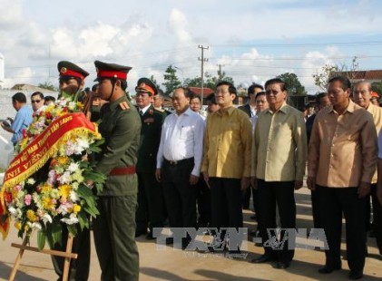 Chủ tịch nước Trương Tấn Sang tiếp tục các hoạt động thăm và làm việc tại Lào 