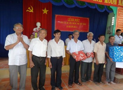 Hội NCT xã Hậu Mỹ Bắc A, huyện Cái Bè, tỉnh Tiền Giang: Ra mắt Câu lạc bộ Liên thế hệ tự giúp 