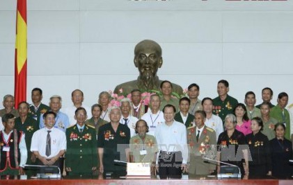 Phó Thủ tướng Vũ Văn Ninh tiếp Đoàn đại biểu người có công tỉnh Kon Tum 