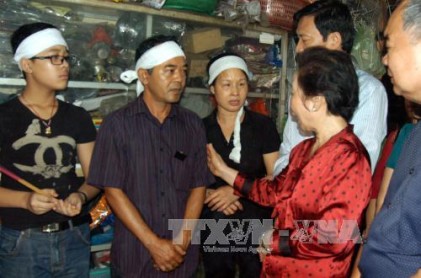 Phó Chủ tịch nước thăm hỏi, động viên các gia đình gặp nạn trong mưa lũ tại Quảng Ninh 