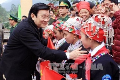 Chủ tịch nước Trương Tấn Sang thăm và chúc Tết đồng bào, chiến sỹ tỉnh Lào Cai 