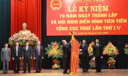 Chủ tịch Quốc hội Nguyễn Sinh Hùng dự lễ kỷ niệm 70 năm Ngày thành lập Tổng cục thuế 
