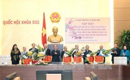 Chủ tịch Quốc hội Nguyễn Sinh Hùng gặp mặt nguyên đại biểu Quốc hội chuyên trách 
