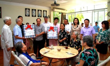 Phó Chủ tịch Hội NCT Việt Nam Nguyễn Hòa Bình: Huy động các cấp, các ngành và toàn xã hội tham gia chăm sóc, phát huy vai trò NCT