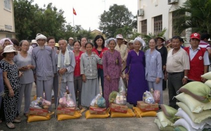 Bình Dương: Tôn vinh 262 tập thể, cá nhân điển hình tiên tiến trong hoạt động nhân đạo