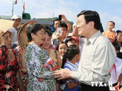 Chủ tịch nước thăm, khảo sát tại xã đảo Thổ Châu (Phú Quốc, Kiên Giang) 