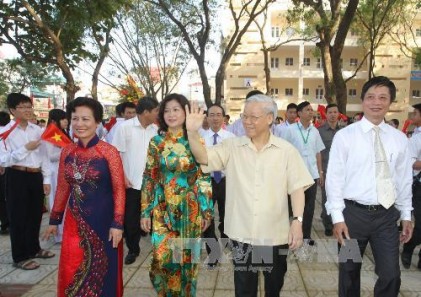 Tổng Bí thư dự Lễ khai giảng năm học mới tại Trường THPT Nguyễn Gia Thiều 