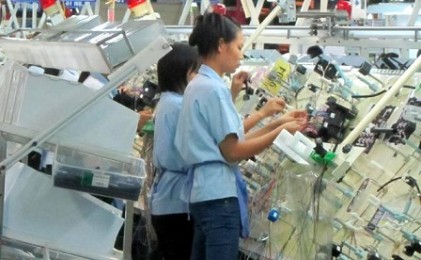 Biểu dương nữ công nhân, viên chức lao động Thủ đô Giỏi việc nước- Đảm việc nhà