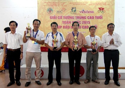 Giải Cờ tướng trung cao tuổi toàn quốc Cúp Báo Người cao tuổi năm 2015: <P> Sân chơi vui, khỏe, trí tuệ của NCT