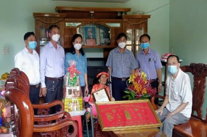Tỉnh Bình Phước: Tổ chức các đoàn thăm, chúc thọ NCT