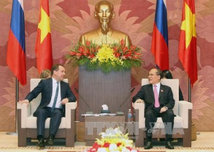 Chủ tịch Quốc hội Nguyễn Sinh Hùng tiếp Thủ tướng Liên bang Nga Đ. Mét-vê-đép 