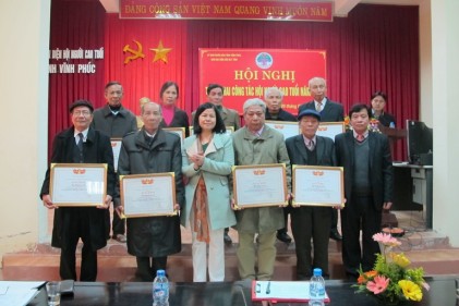 Tỉnh Vĩnh Phúc: <P> Người cao tuổi chung tay xây dựng nông thôn mới