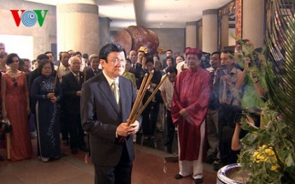 Chủ tịch nước dự các hoạt động Xuân quê hương 2015 với kiều bào