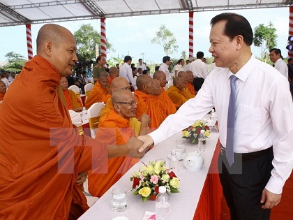 Phó Thủ tướng Vũ Văn Ninh thăm, chúc mừng đồng bào Khmer Nam bộ nhân dịp Tết Chôl Chnăm Thmây 
