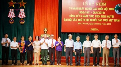 Kính già, già để tuổi cho