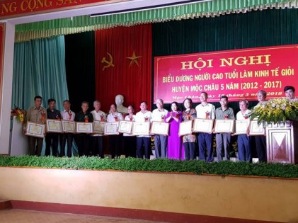 NCT huyện Mộc Châu, tỉnh Sơn La: Đẩy mạnh phong trào thi đua “Tuổi cao – Gương sáng”, tích cực tham gia lao động sản xuất, kinh doanh 