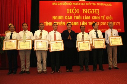 Hội NCT tỉnh Tuyên Quang: Tổ chức Hội nghị biểu dương NCT làm kinh tế giỏi lần thứ II (2012 - 2017)