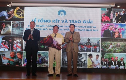 Tổng kết và trao giải cuộc thi ảnh “Cộng đồng chung tay chăm sóc và phát huy vai trò NCT” trên mạng năm 2017