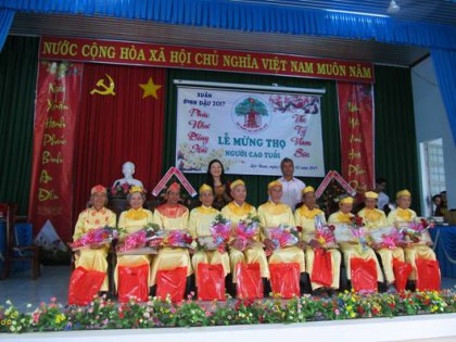 Khắp nơi mừng thọ người cao tuổi