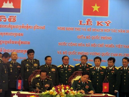 Bộ Quốc phòng Việt Nam - Campuchia ký Nghị định thư và Kế hoạch hợp tác năm 2015
