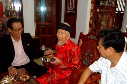 Khắp nơi chung tay chăm sóc người cao tuổi
