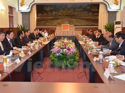 Đoàn đại biểu cấp cao Đảng Cộng sản Việt Nam thăm chính thức Vương quốc Campuchia 